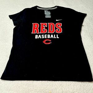 Nike Ladies Cincinnati Reds Slim Fit Black Tee, EUC, Size 2X